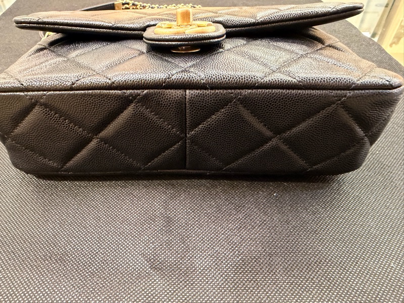 Chanel 黑荔枝金釦下蓋斜背包-17