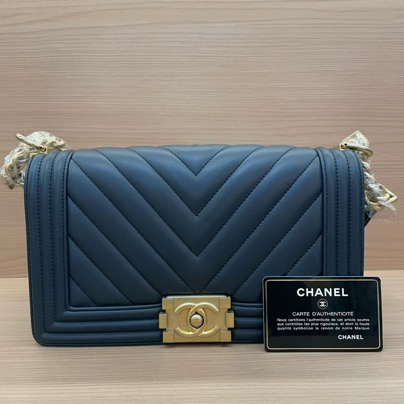 Chanel 香奈儿 深藍色金扣v纹 牛皮 25開 leboy中号链条包  有卡 有塵袋 無盒子  尺寸底長25*高15*寬8*-0