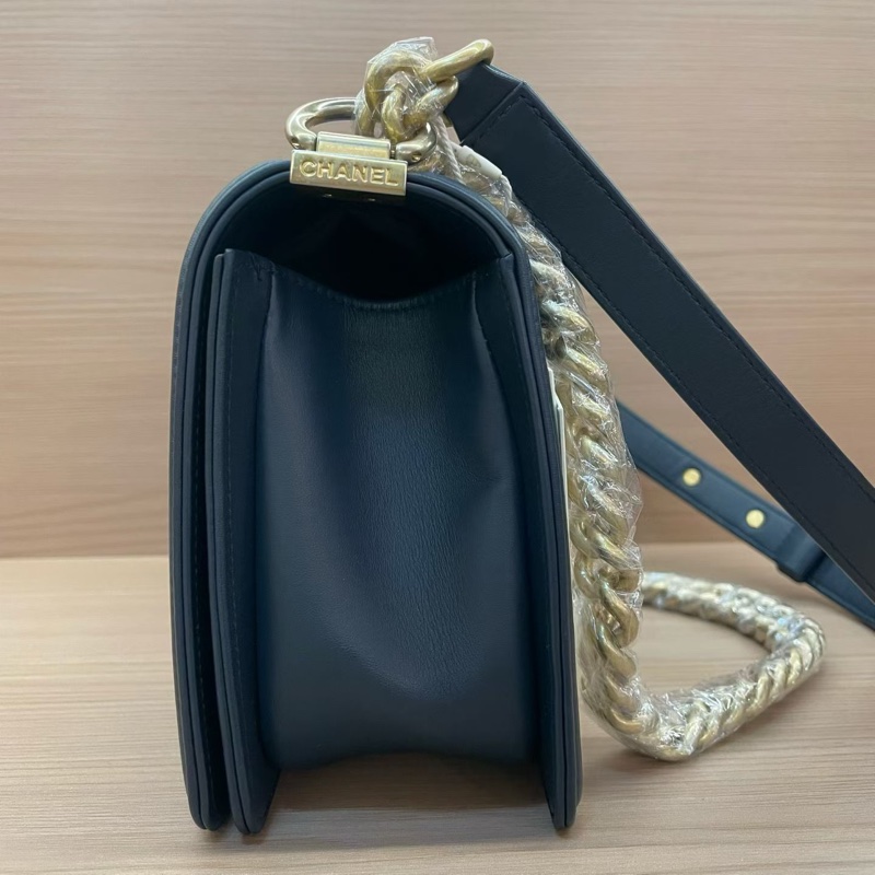 Chanel 香奈儿 深藍色金扣v纹 牛皮 25開 leboy中号链条包  有卡 有塵袋 無盒子  尺寸底長25*高15*寬8*-3