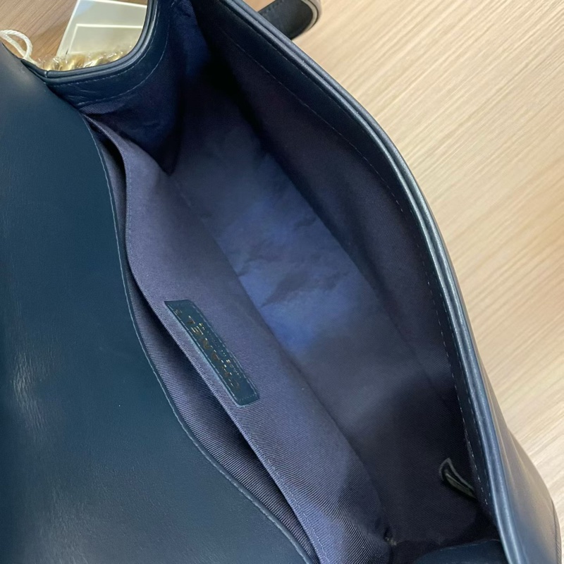 Chanel 香奈儿 深藍色金扣v纹 牛皮 25開 leboy中号链条包  有卡 有塵袋 無盒子  尺寸底長25*高15*寬8*-7