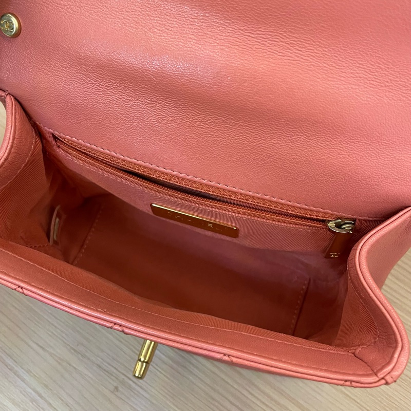 Chanel 香奈儿 19bag 28開 珊瑚粉 邮差手提斜挎链条包  有塵袋 無卡 無盒子 尺寸底長20*高14*寬6cm-6