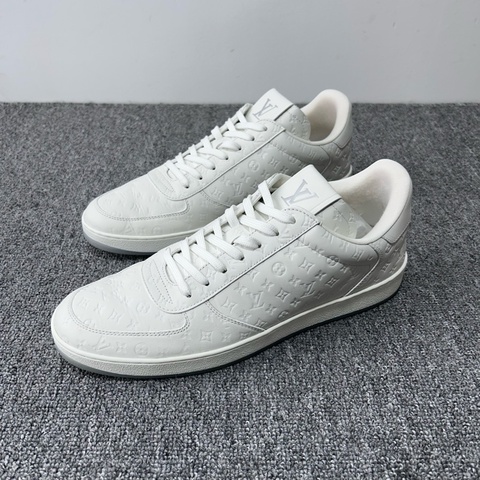 Louis Vuitton 路易威登 LV Rivoli 白色滿印logo 休閒鞋 尺碼：42.5碼 8.5碼 成色：97新