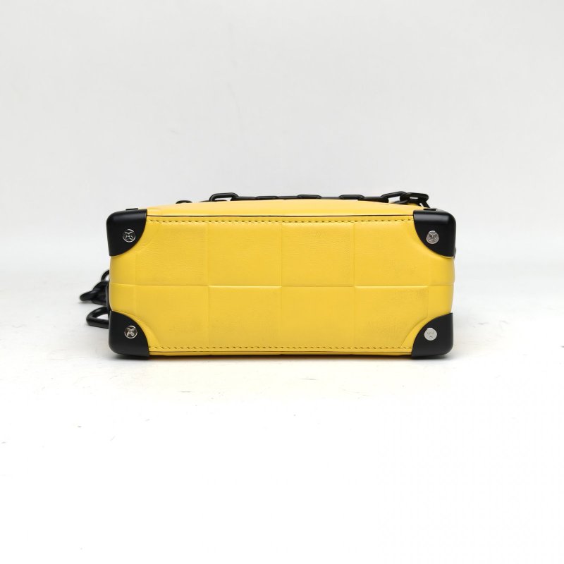 LOUIS VUITTON 黃色牛皮晶片SacMiniSoftTrunk軟盒子包秀款肩背包-4
