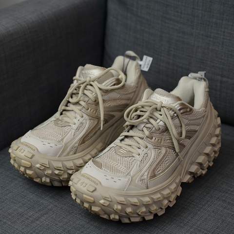99新 巴黎世家 Balenciaga 淡棕色 做舊款 輪胎鞋  尺碼：43碼