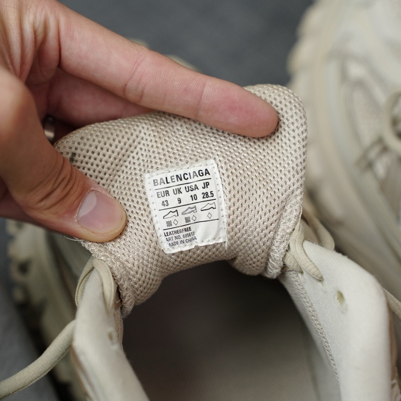 99新 巴黎世家 Balenciaga 淡棕色 做舊款 輪胎鞋  尺碼：43碼-6