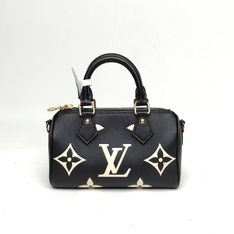 LOUIS VUITTON SpNano16黑色牛皮晶片大Logo印花肩背包-2