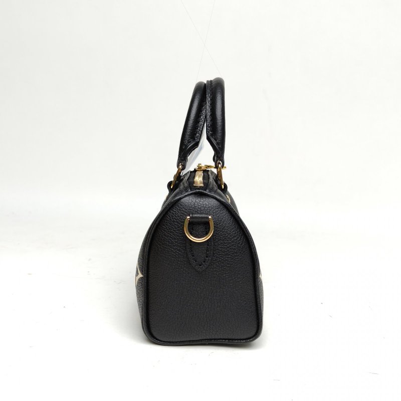LOUIS VUITTON SpNano16黑色牛皮晶片大Logo印花肩背包-3