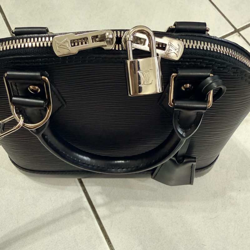 LV Alma bb epi 黑銀-1