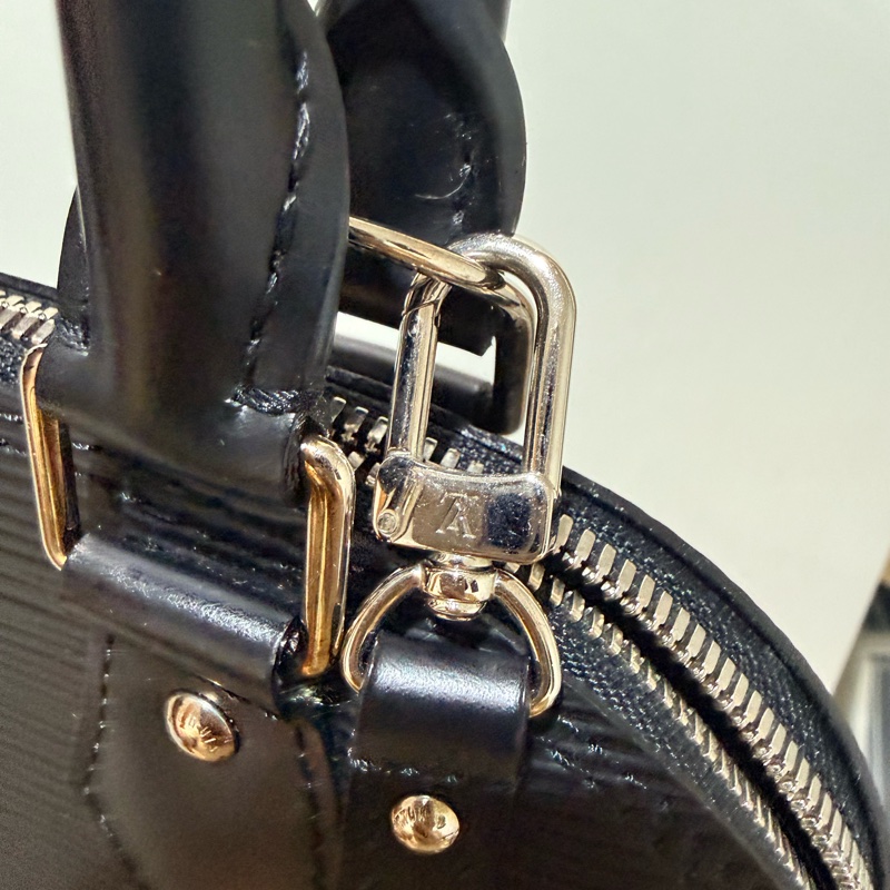 LV Alma bb epi 黑銀-17
