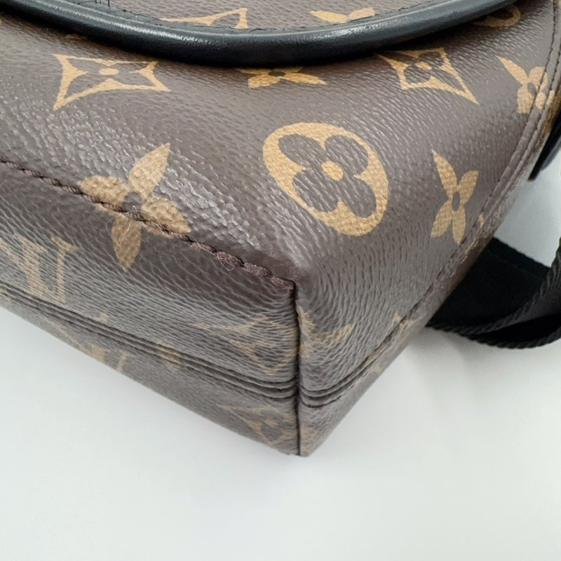 LV原花拼黑邊下蓋磁吸郵差包M45557-12