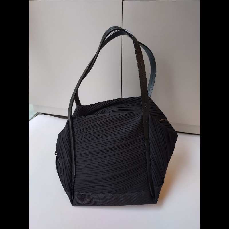 Pleats Please 黑色皺摺布肩背波士頓包-4