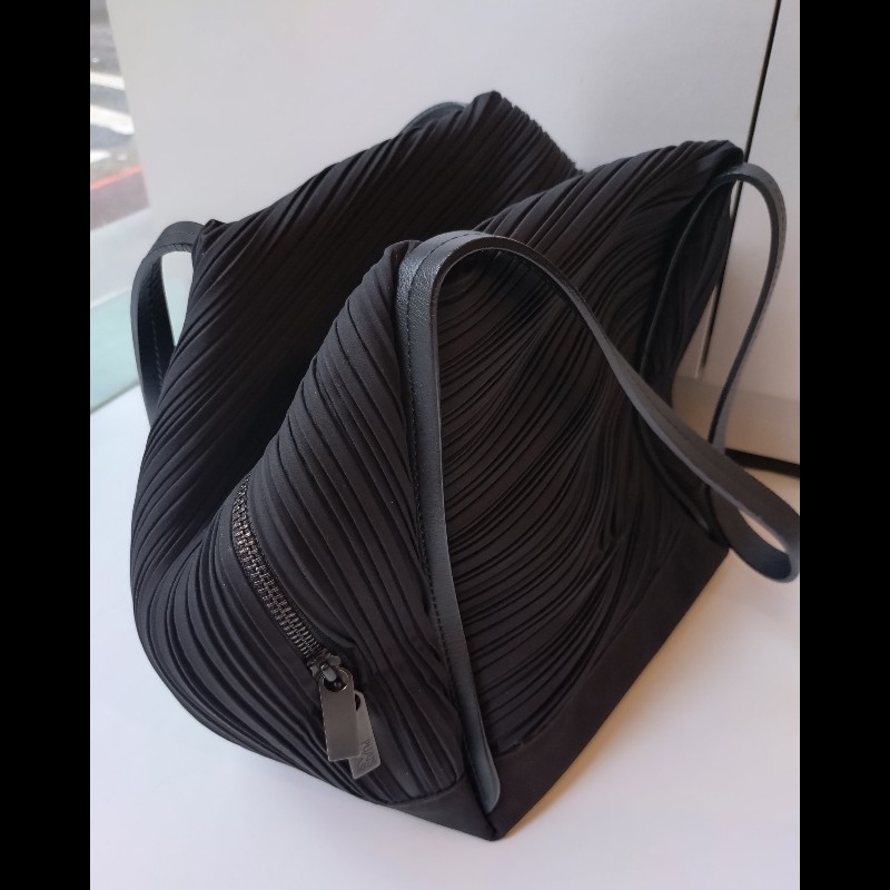 Pleats Please 黑色皺摺布肩背波士頓包-5