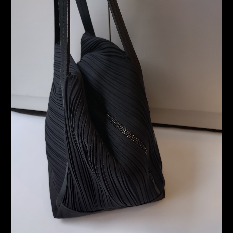 Pleats Please 黑色皺摺布肩背波士頓包-6