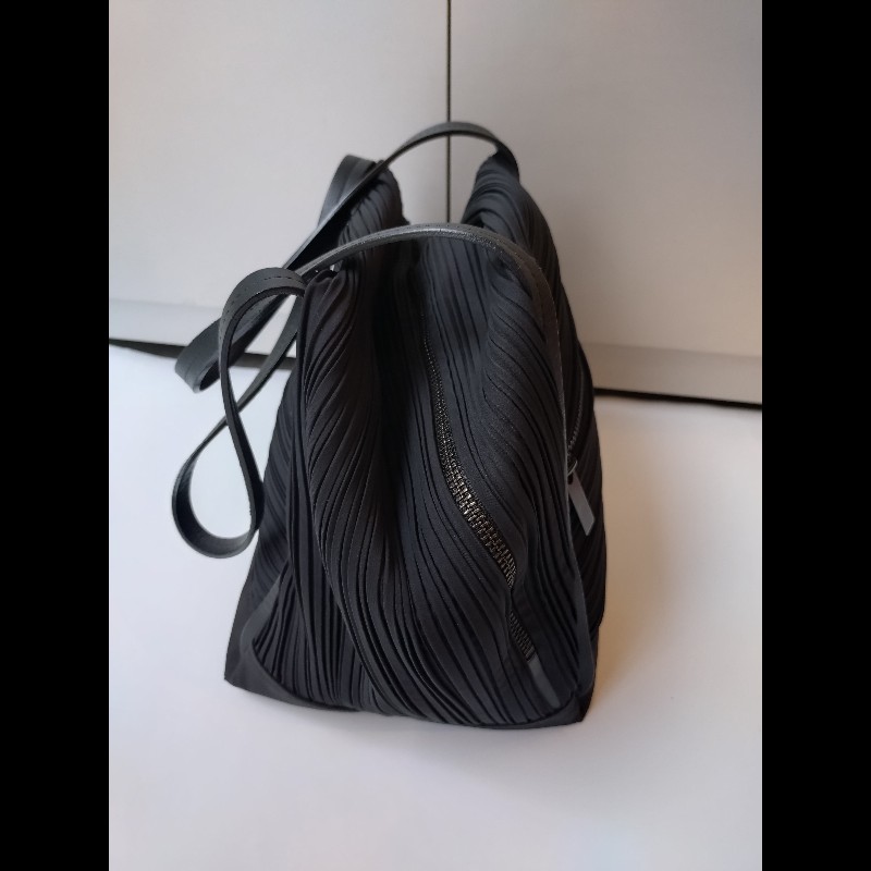 Pleats Please 黑色皺摺布肩背波士頓包-7