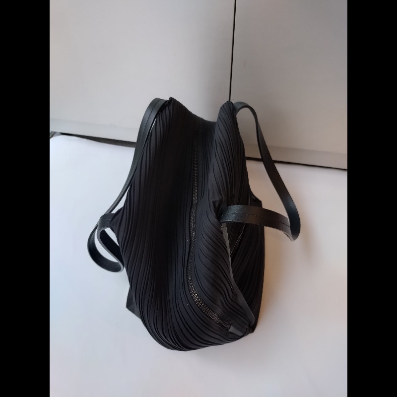 Pleats Please 黑色皺摺布肩背波士頓包-8