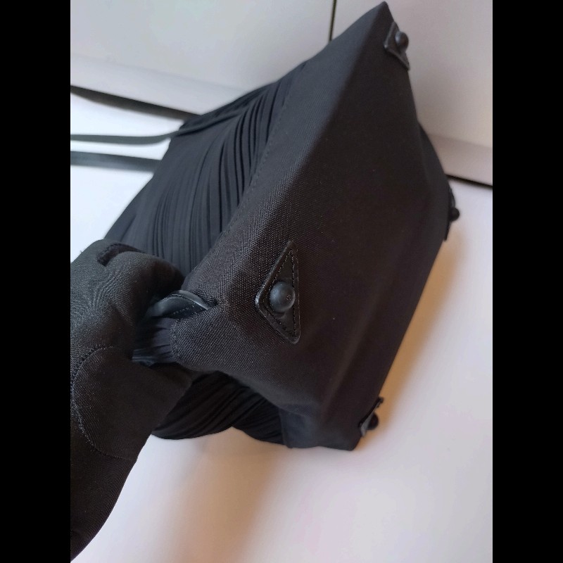 Pleats Please 黑色皺摺布肩背波士頓包-10