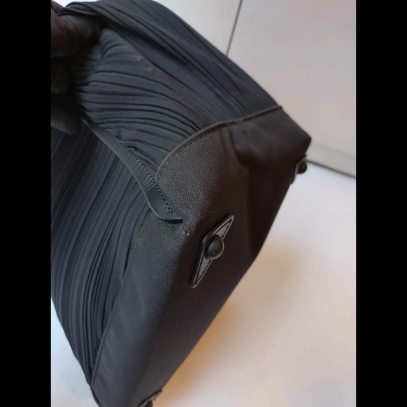 Pleats Please 黑色皺摺布肩背波士頓包-12