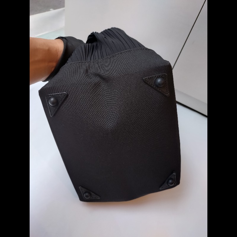 Pleats Please 黑色皺摺布肩背波士頓包-13