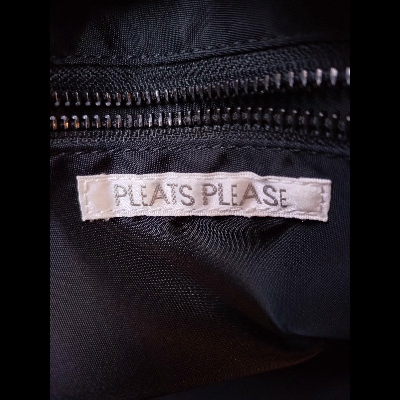 Pleats Please 黑色皺摺布肩背波士頓包-16