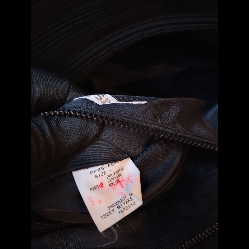 Pleats Please 黑色皺摺布肩背波士頓包-18