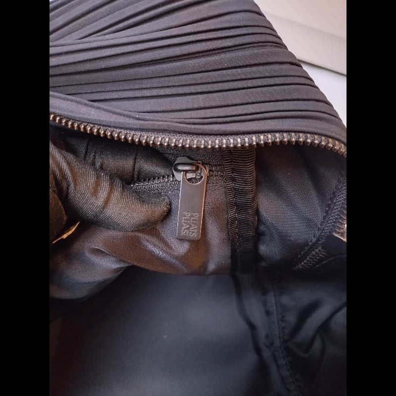 Pleats Please 黑色皺摺布肩背波士頓包-19