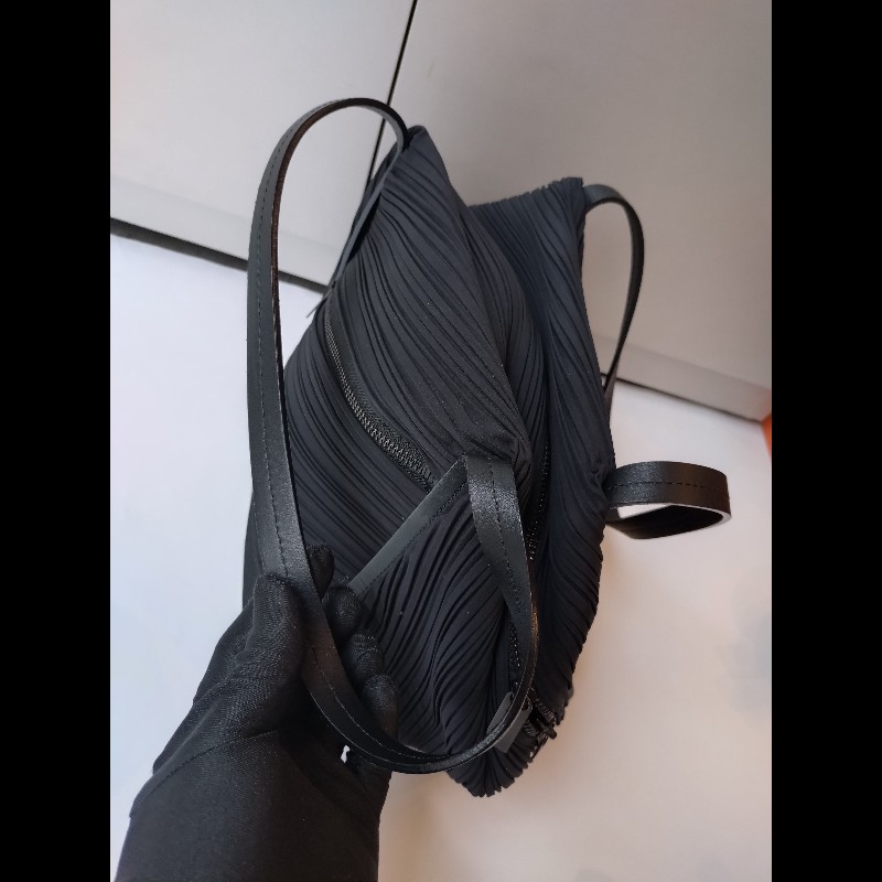 Pleats Please 黑色皺摺布肩背波士頓包-20