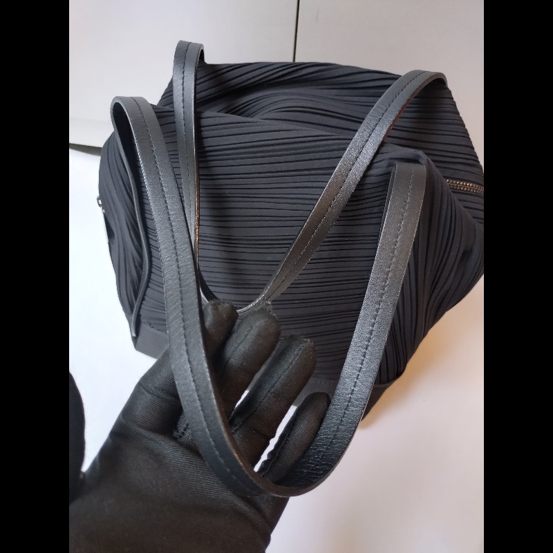 Pleats Please 黑色皺摺布肩背波士頓包-22