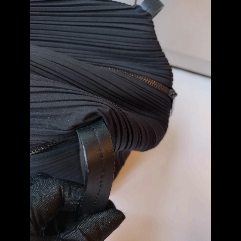 Pleats Please 黑色皺摺布肩背波士頓包-24