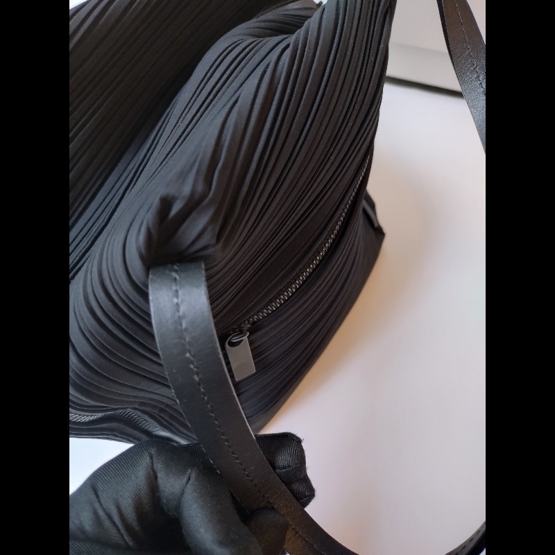 Pleats Please 黑色皺摺布肩背波士頓包-26