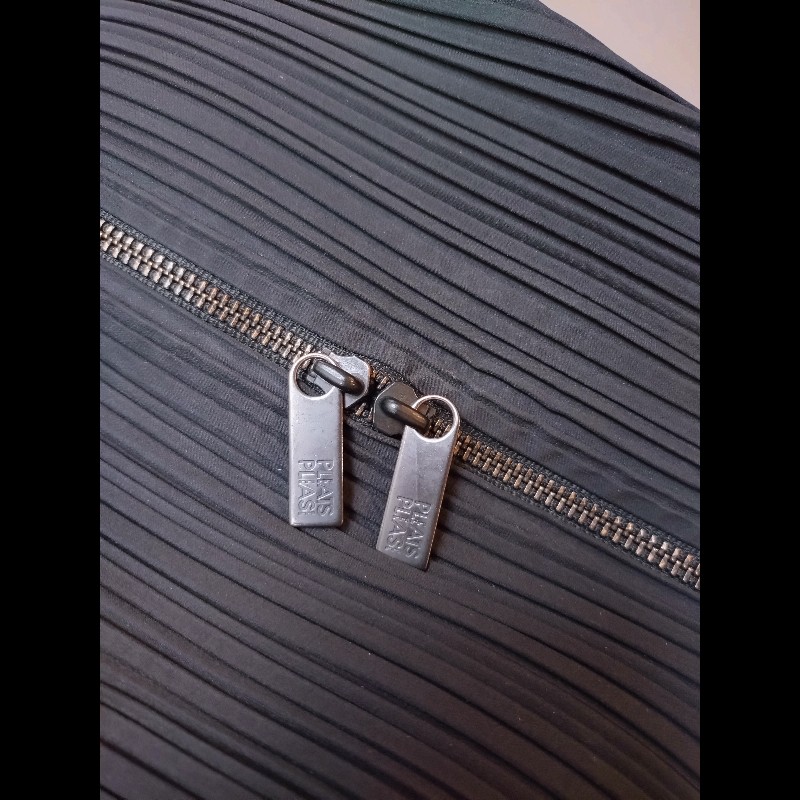 Pleats Please 黑色皺摺布肩背波士頓包-28