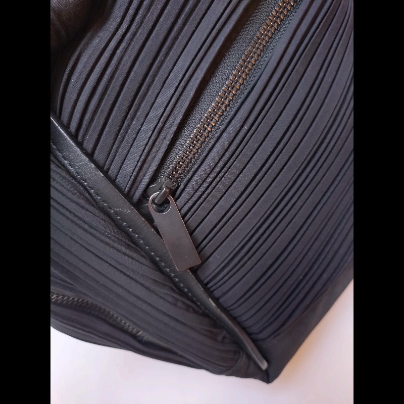 Pleats Please 黑色皺摺布肩背波士頓包-30
