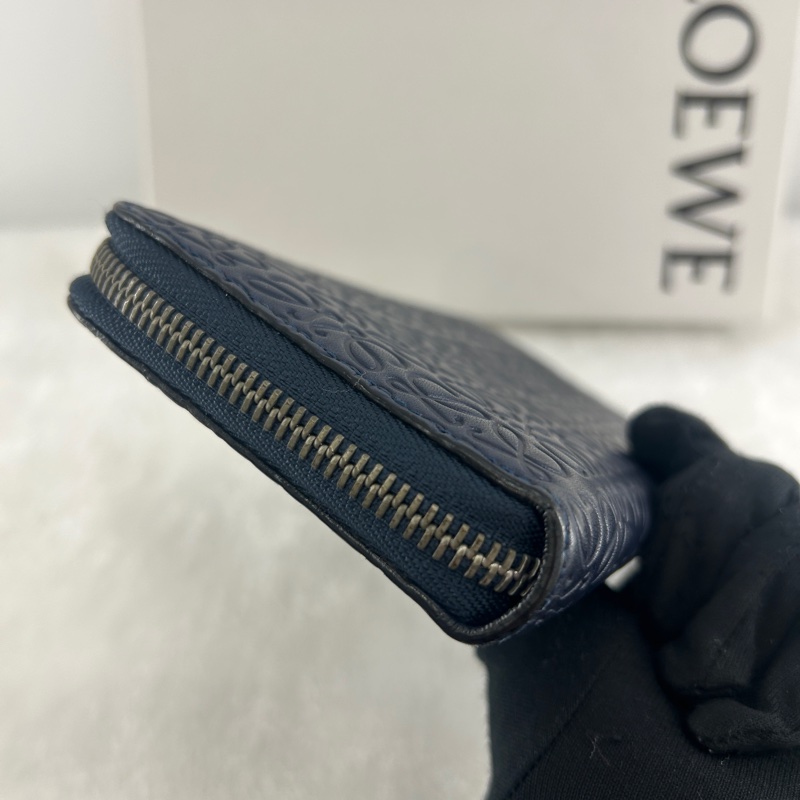 LOEWE REPEAT小牛皮壓花拉鍊長夾-7