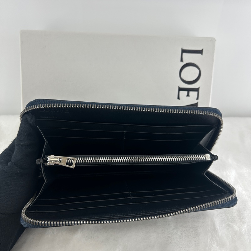 LOEWE REPEAT小牛皮壓花拉鍊長夾-8