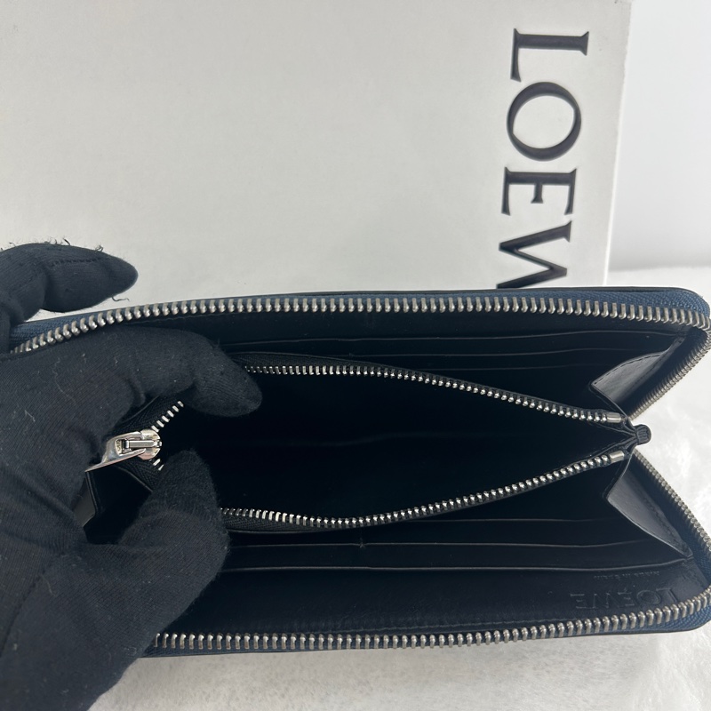 LOEWE REPEAT小牛皮壓花拉鍊長夾-9