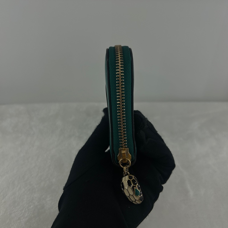BVLGARI 琺瑯蛇頭拉鍊長夾-6