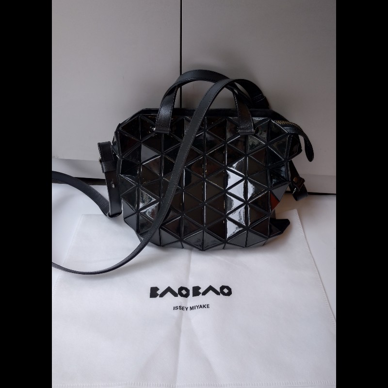 Issey Miyake BAOBAO 黑色亮格兩用波士頓包-2