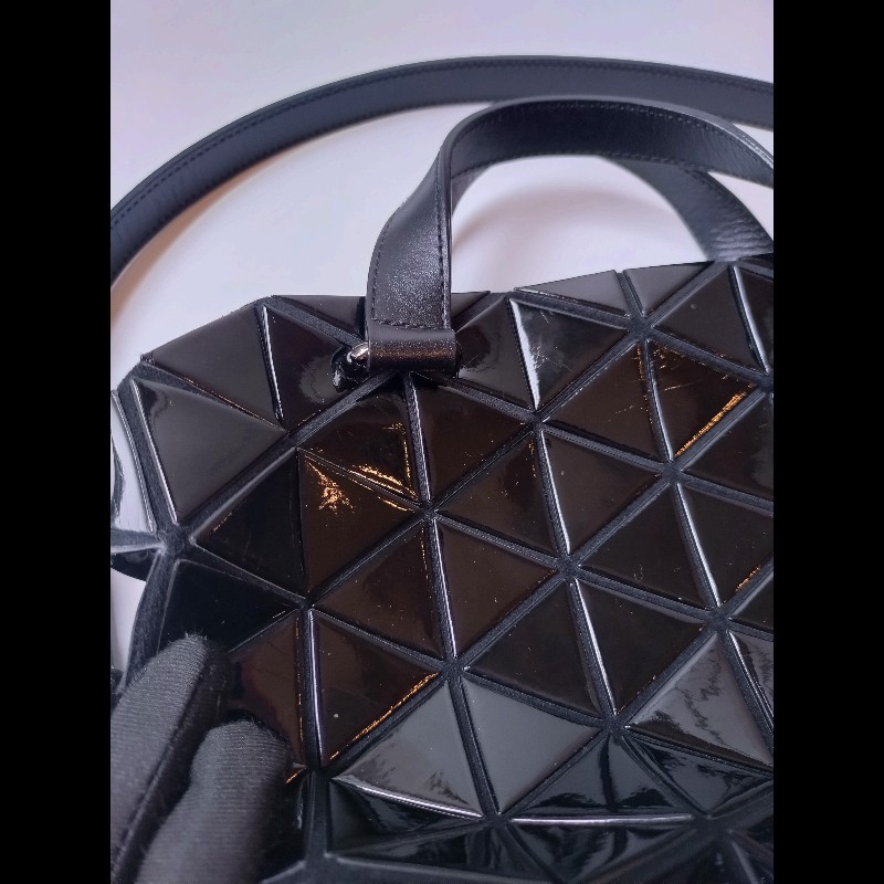 Issey Miyake BAOBAO 黑色亮格兩用波士頓包-10