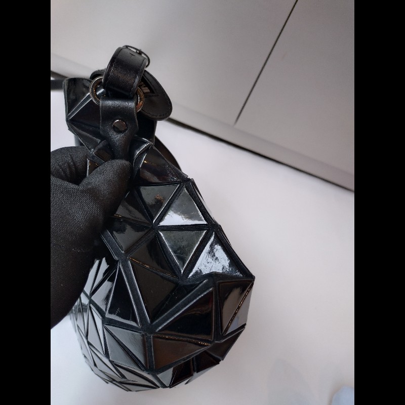 Issey Miyake BAOBAO 黑色亮格兩用波士頓包-12