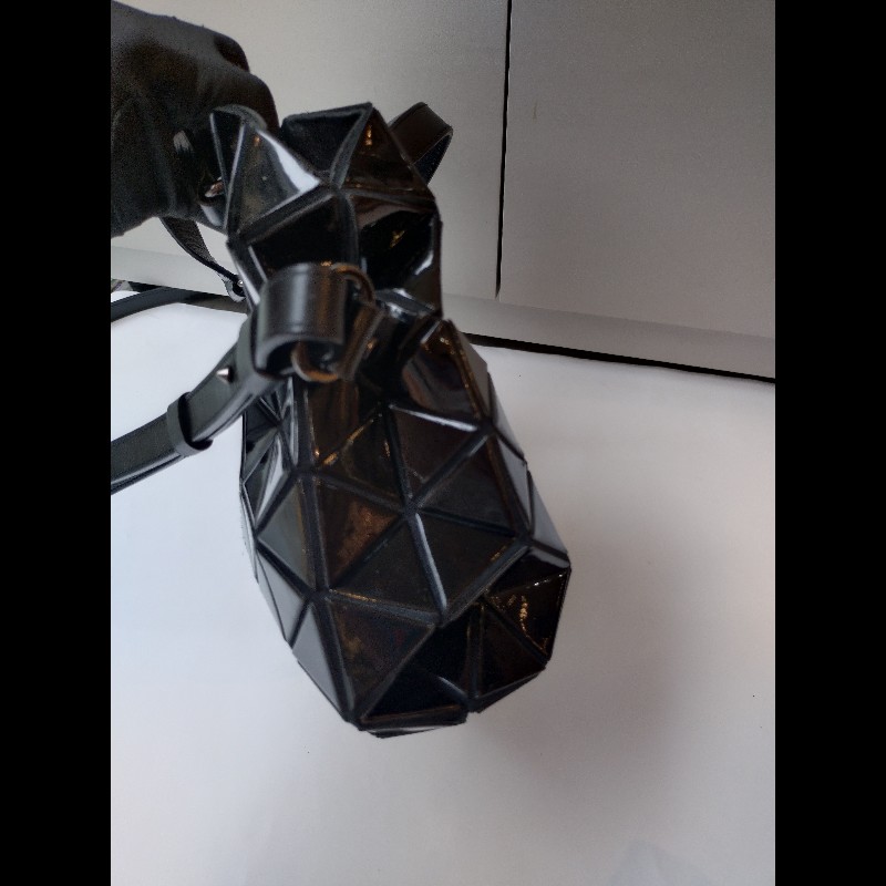 Issey Miyake BAOBAO 黑色亮格兩用波士頓包-13