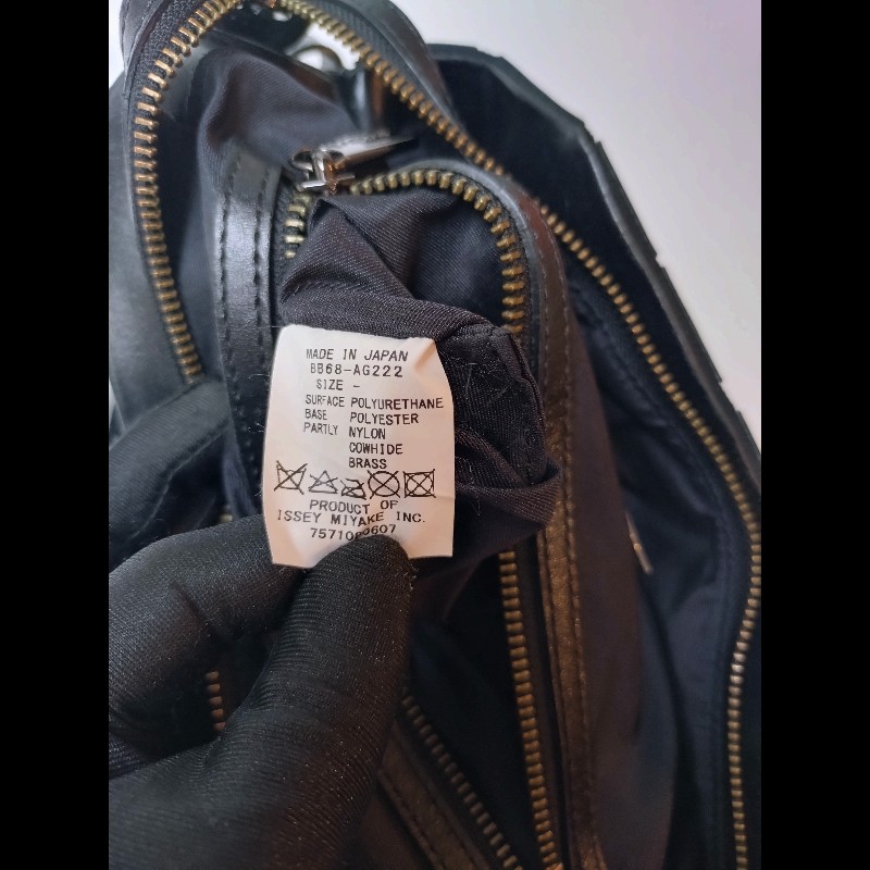 Issey Miyake BAOBAO 黑色亮格兩用波士頓包-21