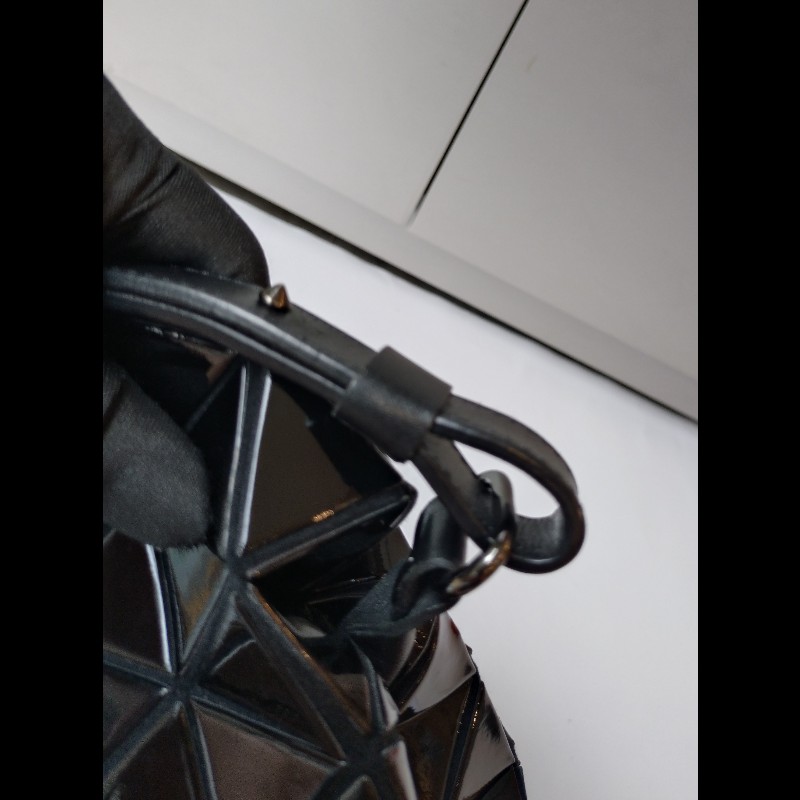 Issey Miyake BAOBAO 黑色亮格兩用波士頓包-30