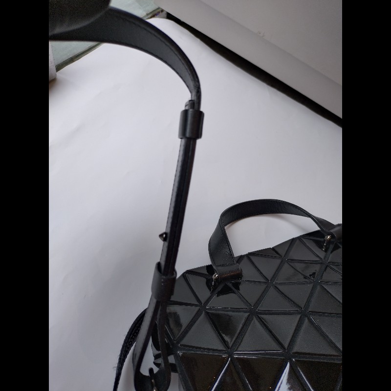 Issey Miyake BAOBAO 黑色亮格兩用波士頓包-33