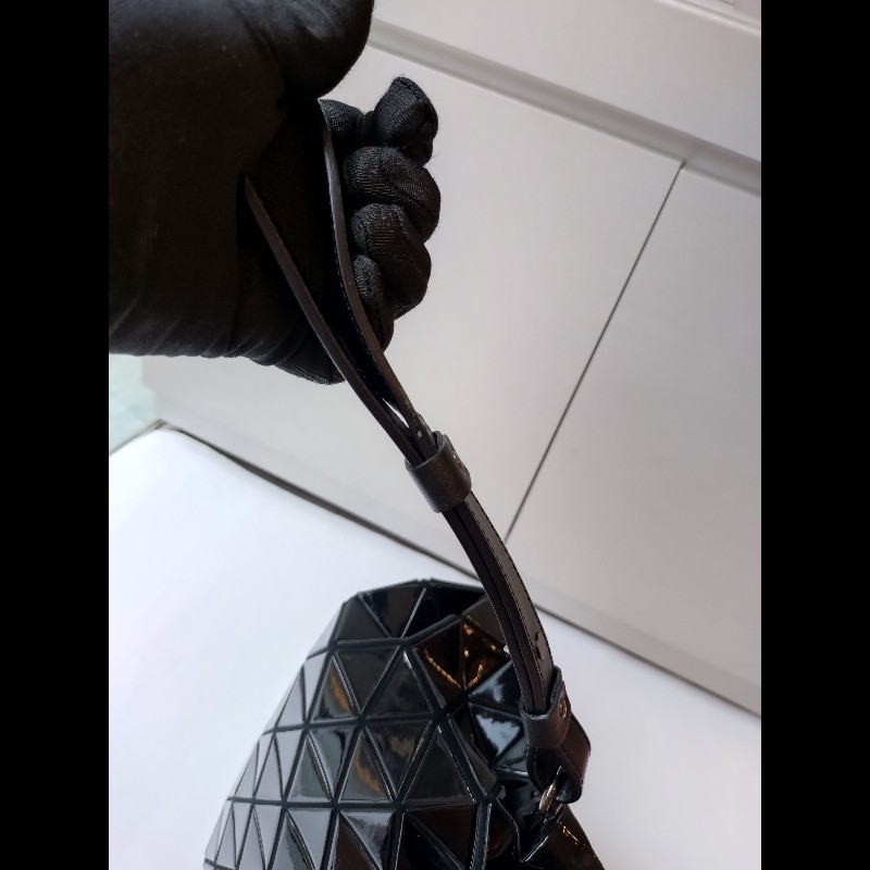 Issey Miyake BAOBAO 黑色亮格兩用波士頓包-36