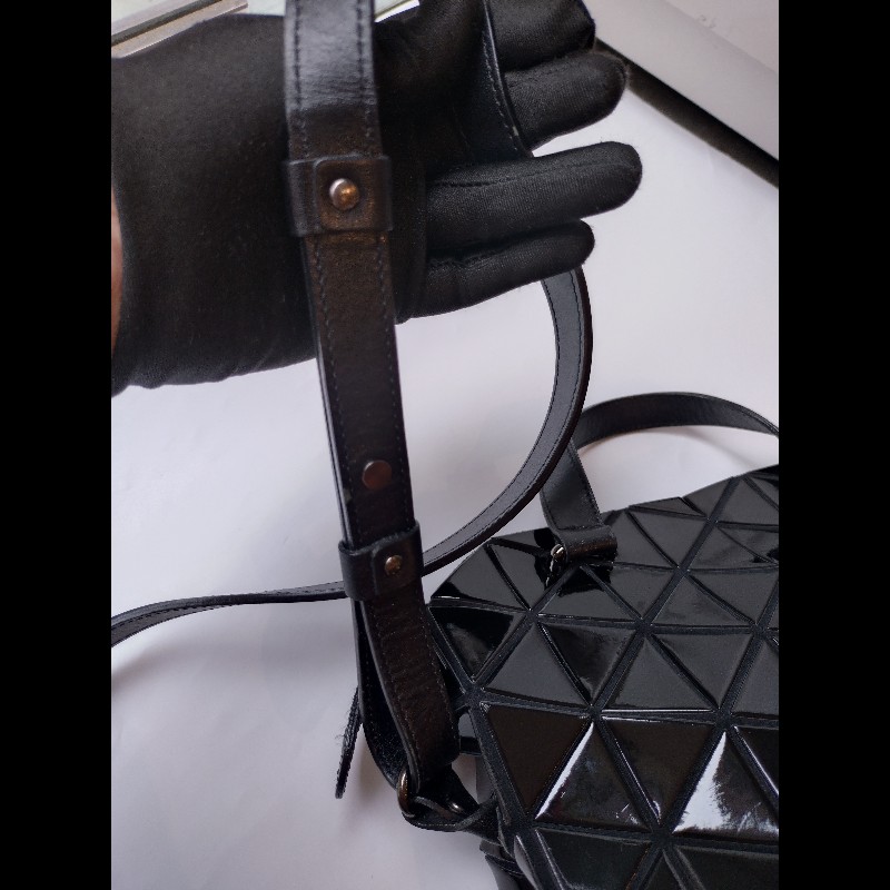Issey Miyake BAOBAO 黑色亮格兩用波士頓包-41