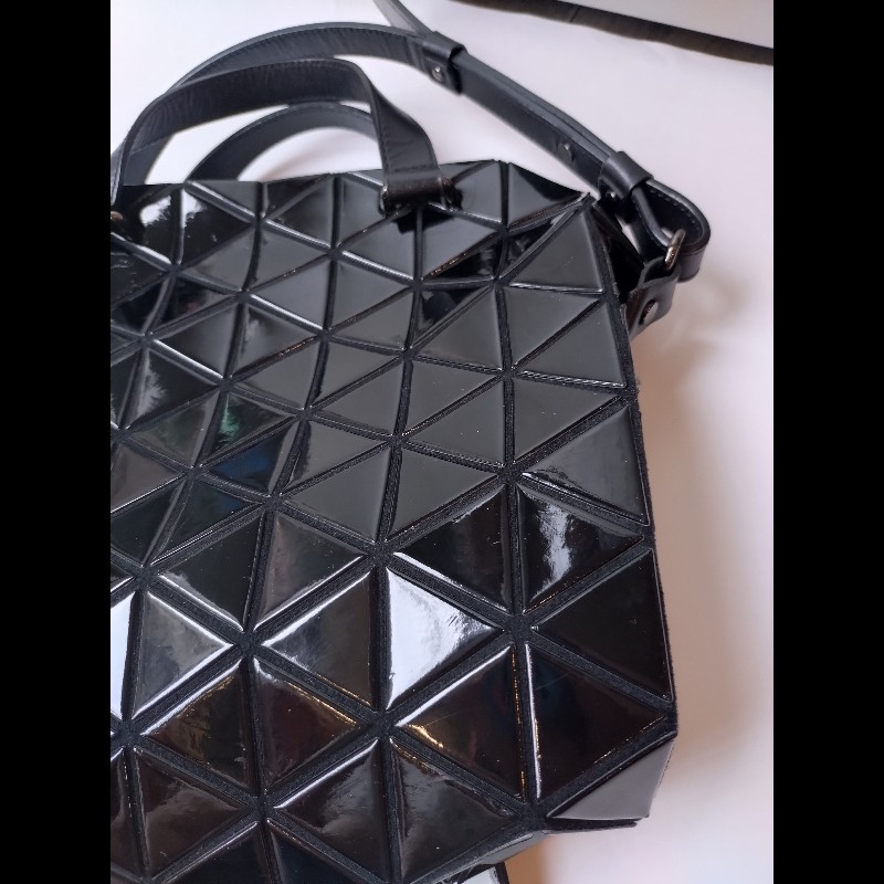 Issey Miyake BAOBAO 黑色亮格兩用波士頓包-42