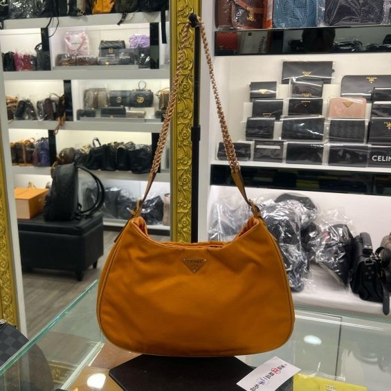 東區正精品㊣PRADA BR0104 橘色尼龍金色三角牌吸扣金鍊肩背包彎月包 RZ6420-0