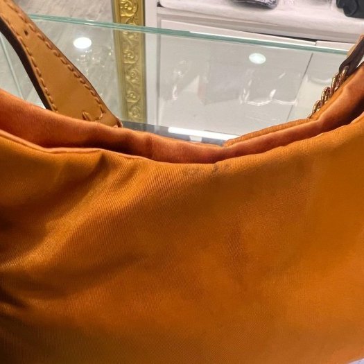 東區正精品㊣PRADA BR0104 橘色尼龍金色三角牌吸扣金鍊肩背包彎月包 RZ6420-3