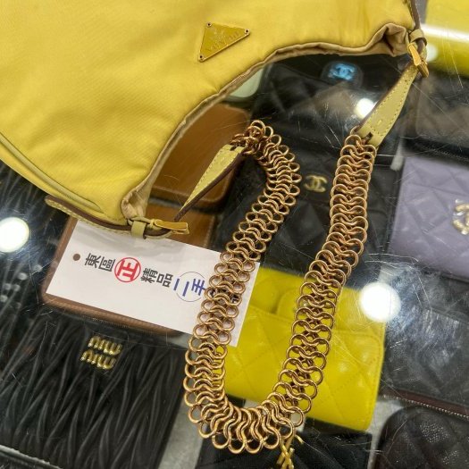 東區正精品㊣PRADA BR0104 黃色尼龍金色三角牌吸扣金鍊肩背包彎月包 RZ6421-2