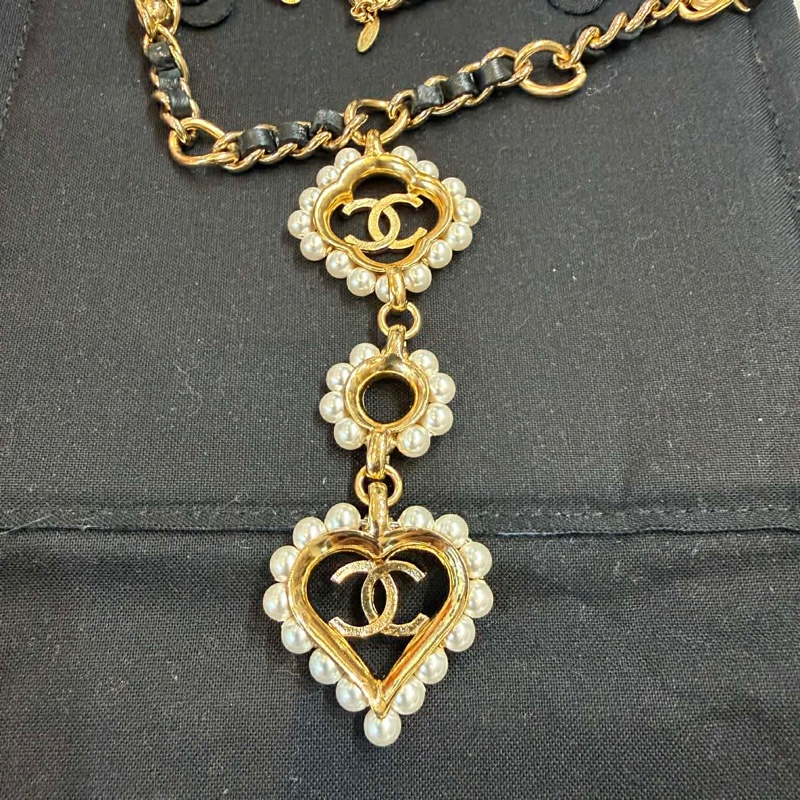 Chanel復古風皮穿鏈愛心項鍊 秀款-5