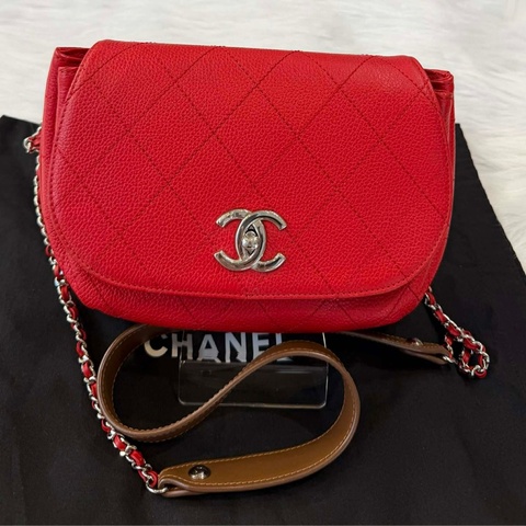 Chanel 小香荔枝皮轉扣口蓋包